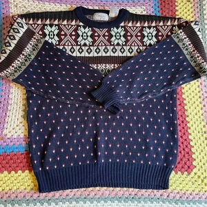 Vintage  Men’s Celebrity Club Holiday Themed Sweater Size Large